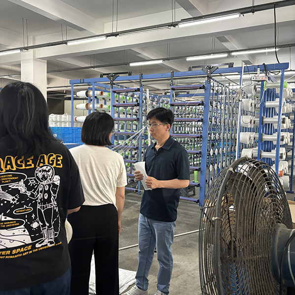 Tilpassede specielle filterklude til koreanske kunder, der besøger anlægget Tilpassede specielle filterklude til koreanske kunder, der besøger anlægget